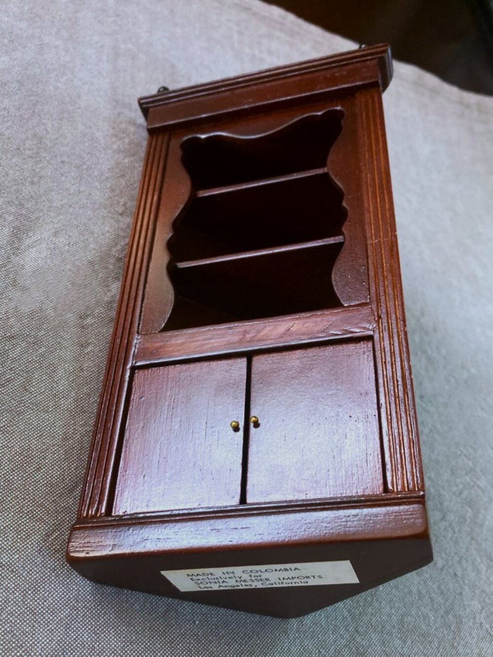 Dollhouse Miniature Corner Cabinet Mahogany Sonia Messer Imports, Colombia - Picture 2 of 10